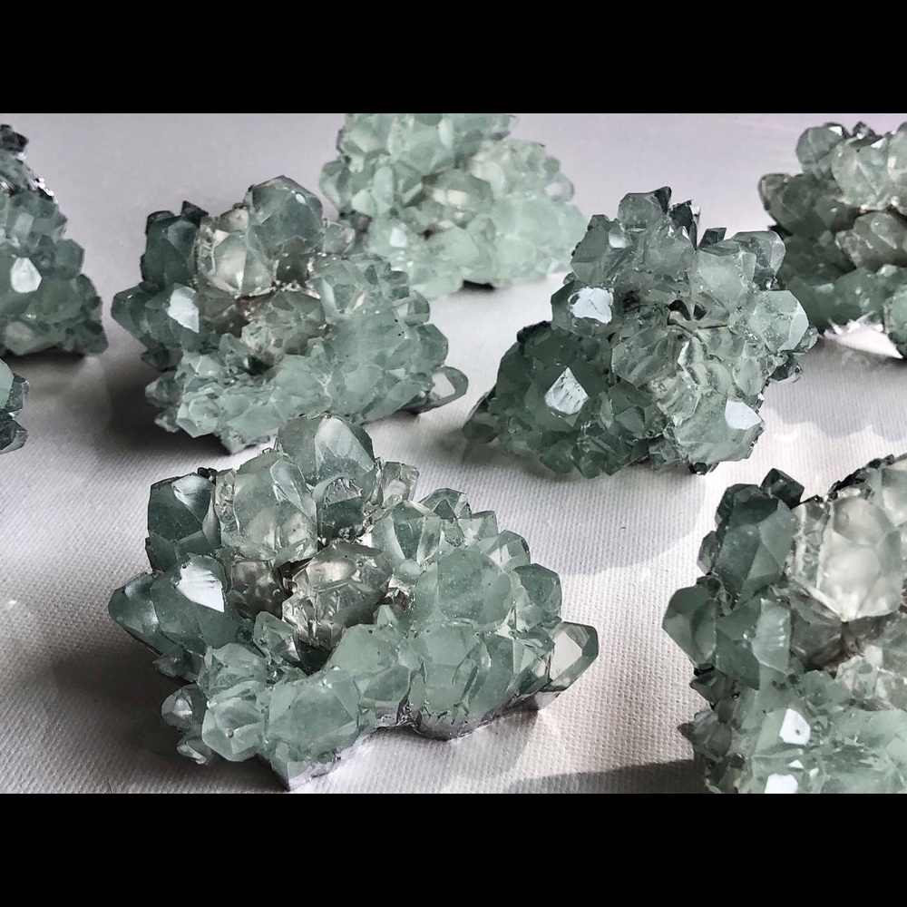 Diamond-like crystal cluster knobs and pulls